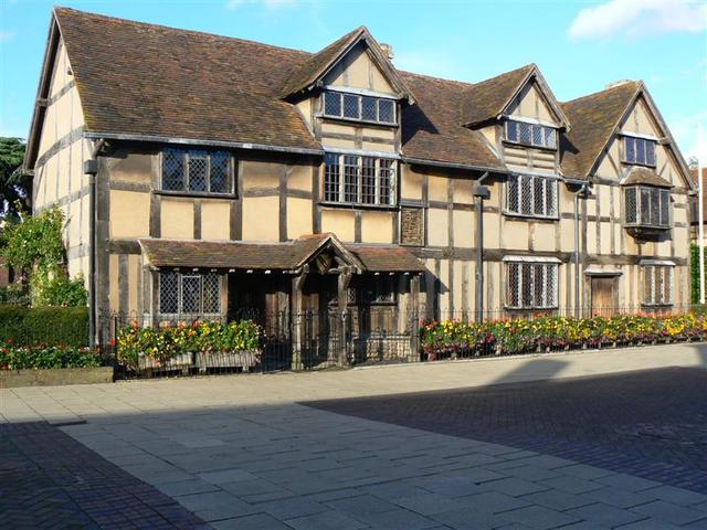 Shakespeare retired to Stratford -on-Avon.