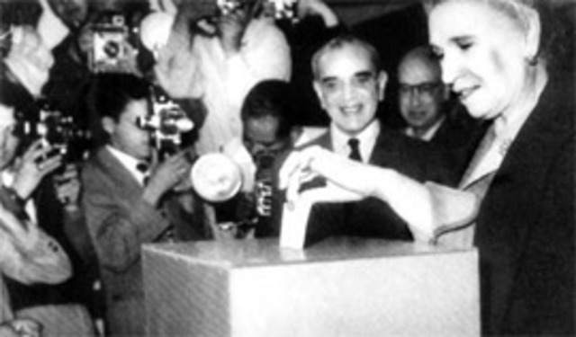 Mujeres Mexicanas votan por primera vez