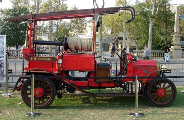 Creacion por parte de la marca MACK de camiones de bomberos