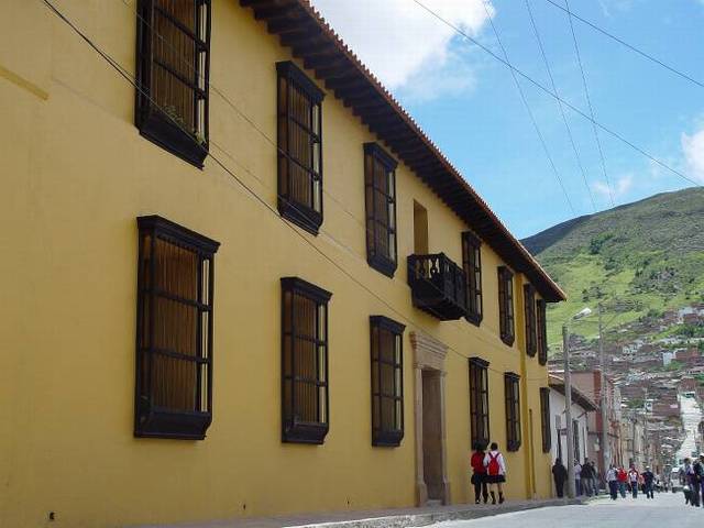 Inician las reuniones para la creación de la Universidad.