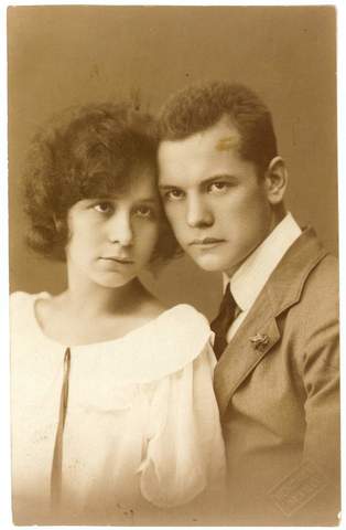 Anyja két kisebb gyermekét nevelőszülőkhöz adja