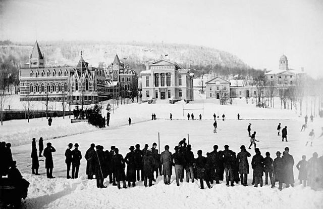 Состоялся первый хоккейный матч в России