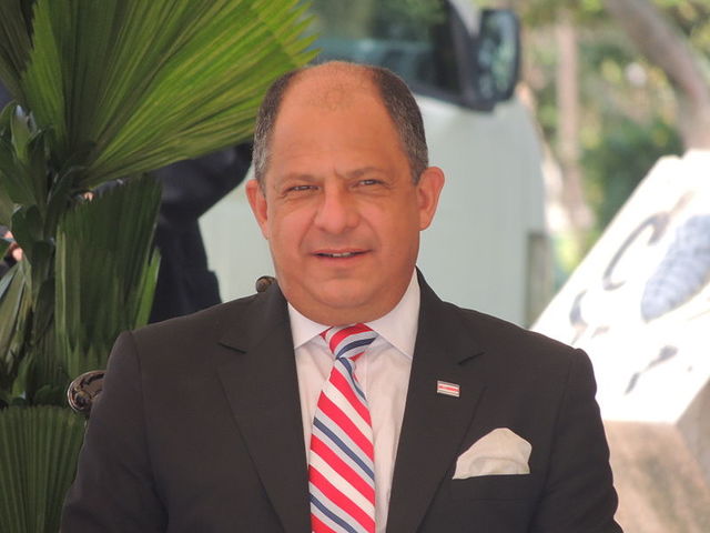 Luis Guillermo Solís Goes to Office