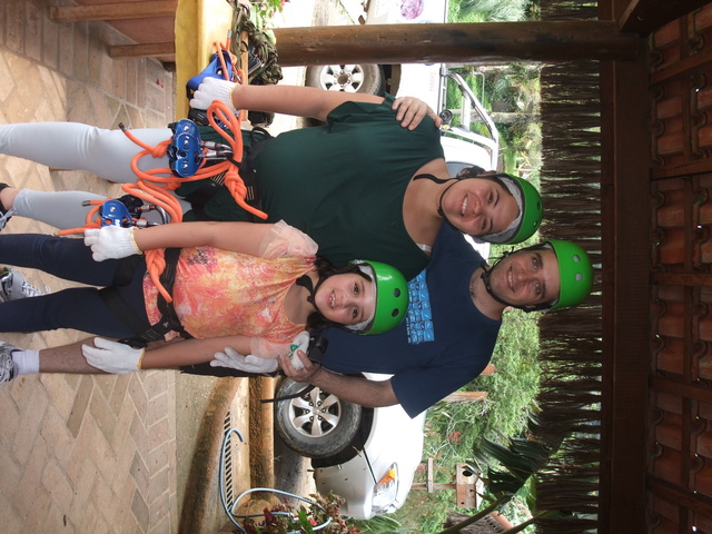 eu e meus pais na tirolesa