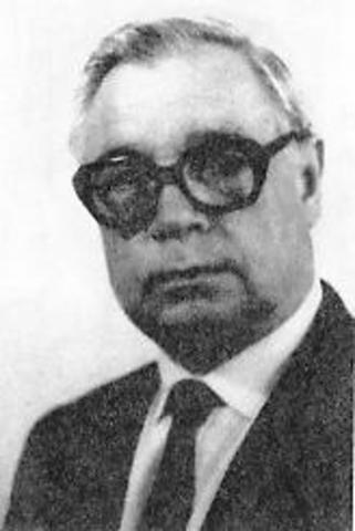 Вадимом Семеновичем  Ледневым совместно с Александром Андреевичем Кузнецовым был разработан факультативный курс для школьников "Основы кибернетики".