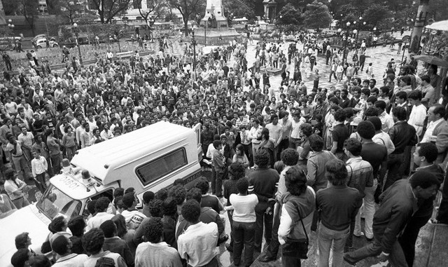 Bombas na OAB e na Câmara Municipal do Rio