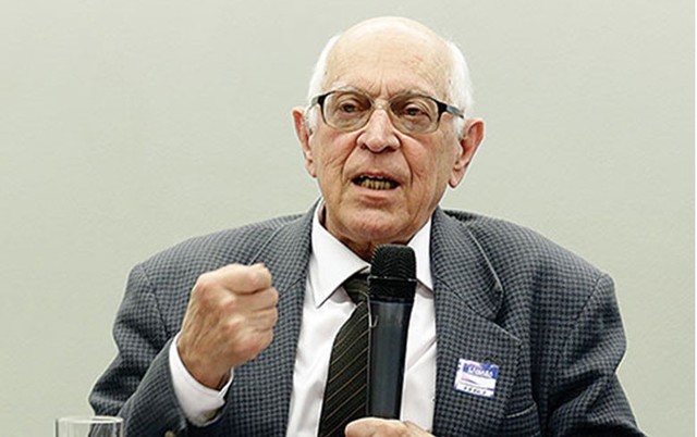 O jurista Dalmo Dallari foi sequestrado e impossibilitado de discursar perante o papa.