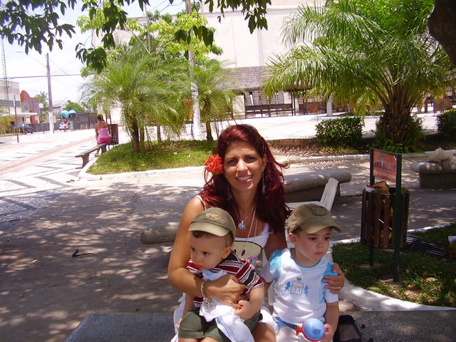 Eu e meu irmão em um parque em Belém-Pará