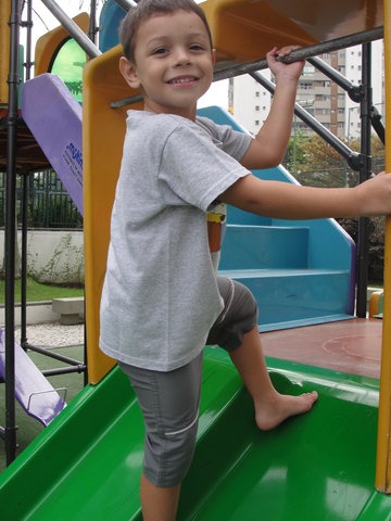 2009 brincando no play do predio