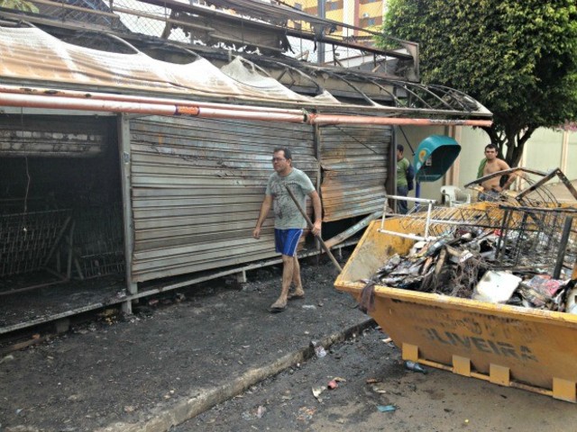Incêndios de bancas de revistas e jornais de São Paulo e Minas Gerais.