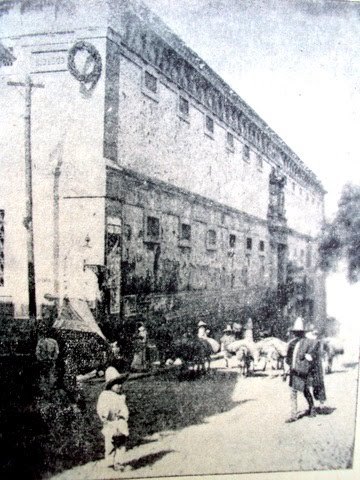 excibicion de las cabezas de los insurgentes