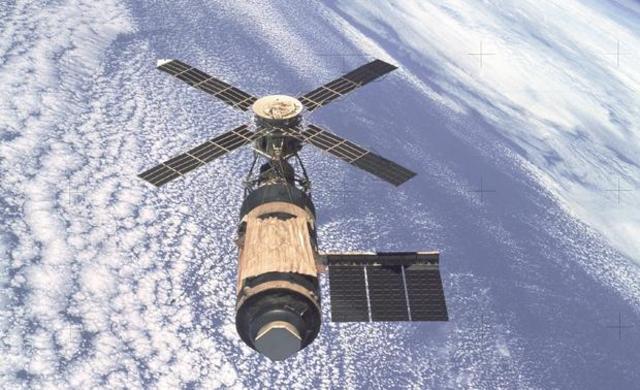 komenikasjon sattelit