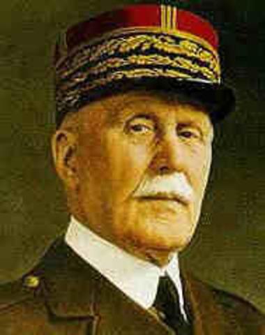 En Algeciras el general francés Petain y el español Miguel Primo de Rivera trazan un plan de acción conjunto contra Abd-el Krim en la guerra de Marruecos