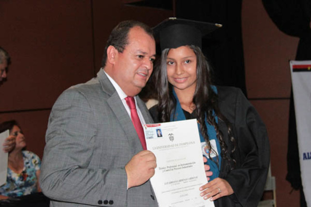 Permiso para otorgar títulos en la Universidad de Pamplona