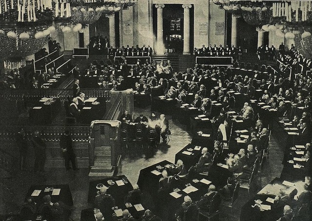 The Progressive Bloc is formed