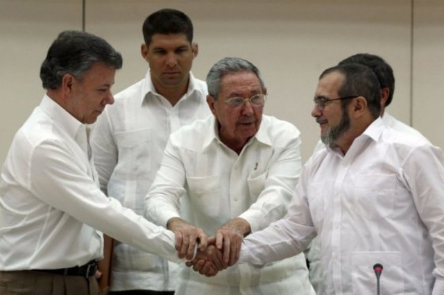 Encuentro entre Santos y Timochenko