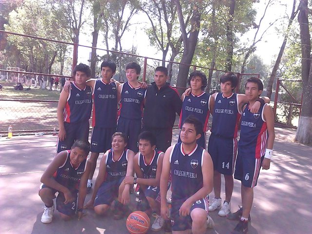 comence a jugar baketball