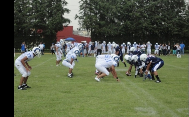 ingrese al liceo britanico y empece a jugar football americano