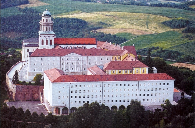 Pannonhalmi apátság megalapítása