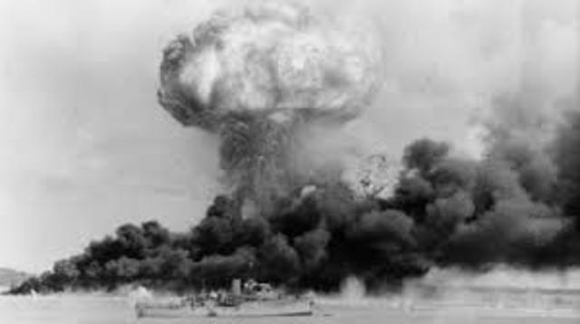 Japanese bombs Darwin ( the first of 64 attacks)