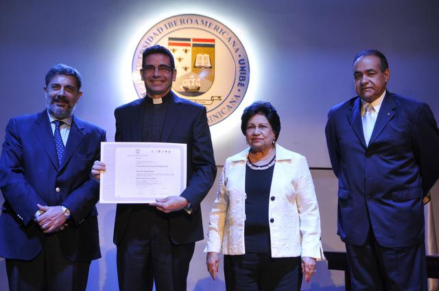Padre Faría cuulmina su periodo como rector de la Universidad de Pamplona