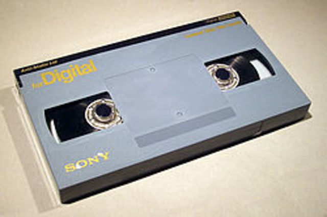Sony desarrolla el sistema de grabación betacam.