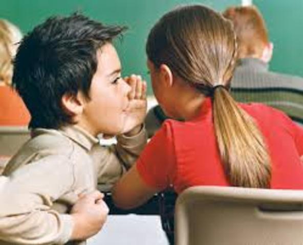 en elcolegio me iba bien pero siempre bien per hablaba mucho asi que le daban quejas a mi mama