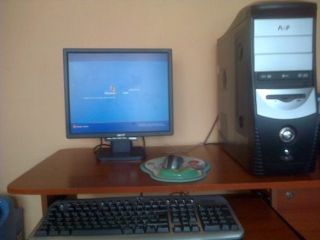 Computador de mesa.