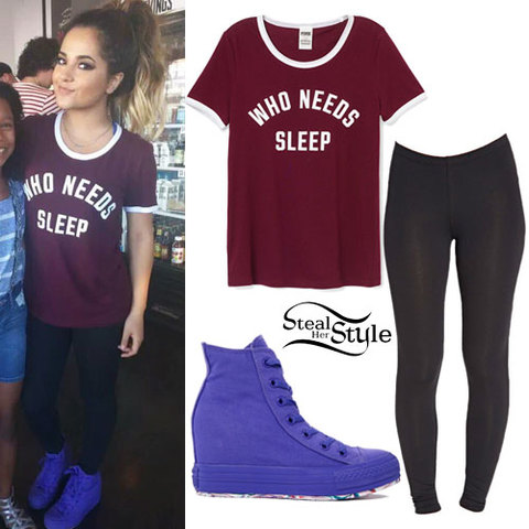 What type clothes does Beckons g wear?