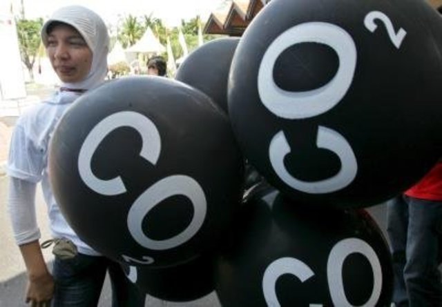 EE.UU. decide no ratificar el Protocolo de Kioto.