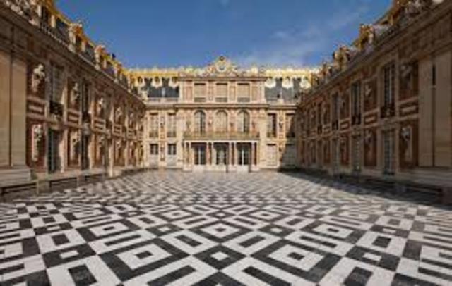 En el saló dels miralls en el palau de Versalles de París