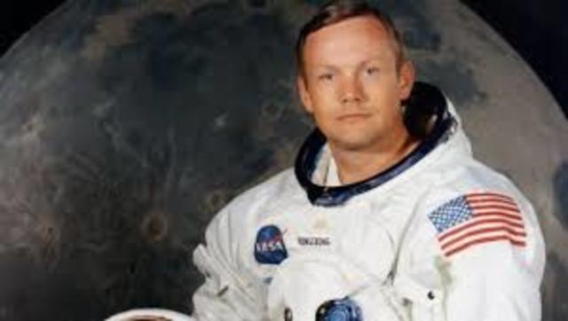 astronauta vai à lua