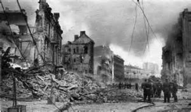 Soviet troops liberate Kiev.