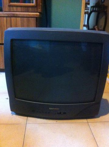 EL PRIMER TELEVISOR EN CASA