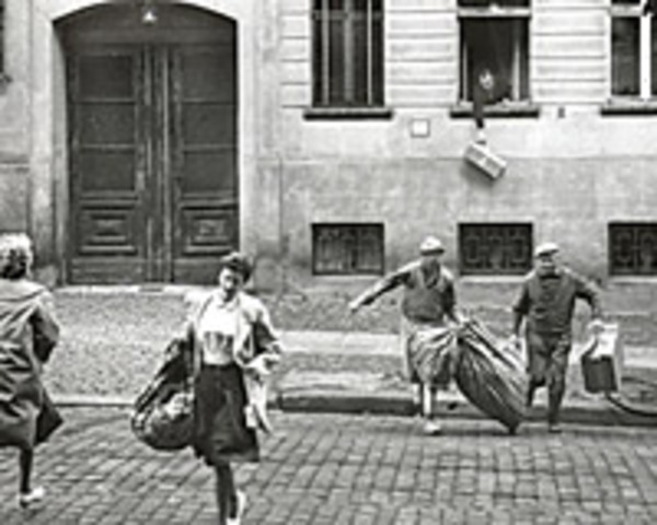 Human drama unfolds as people in the Bernauer Strasse try to escape