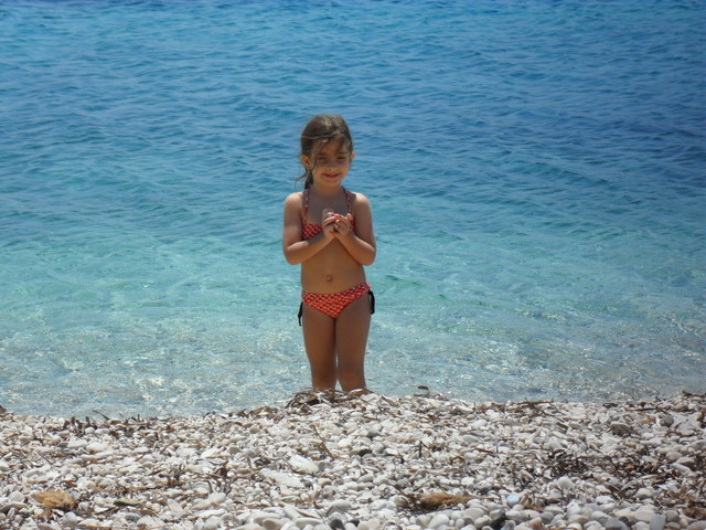 eu em uma  praia da grécia