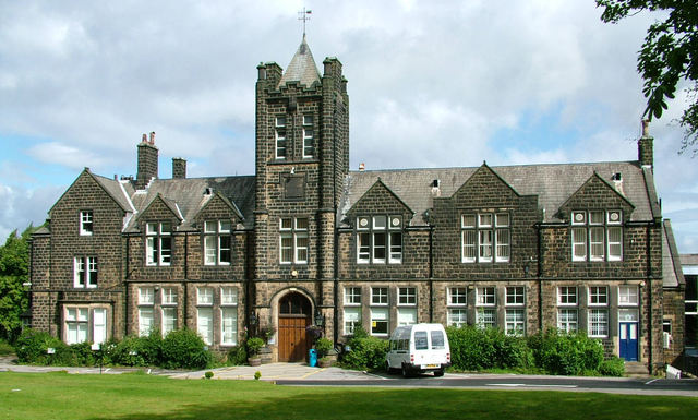 Shakespeare started to study at   King’s New School in Strafford   “Grammar school”