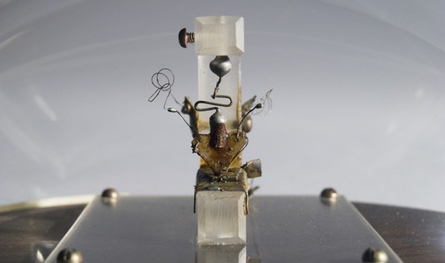 EL PRIMER TRANSISTOR