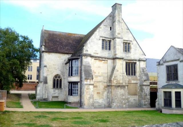 He ought a gatehouse in the former Blackfriars priory