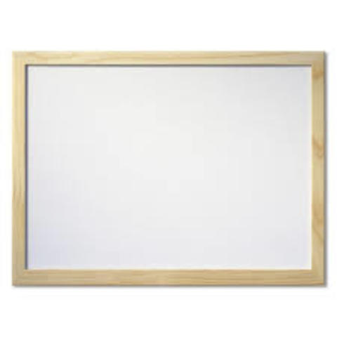 pizarra blanca enmarcada en la pared