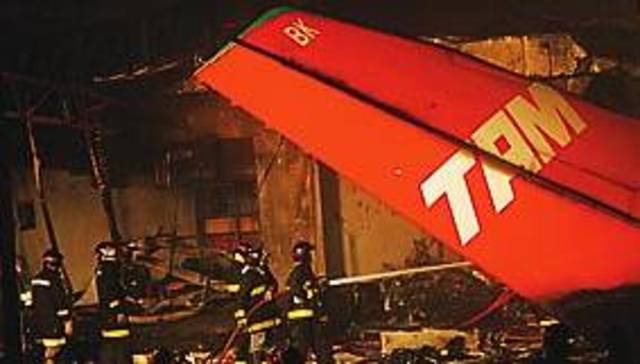 aviao da tam caiu