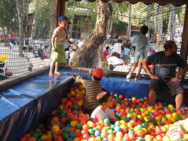 Бассейн с шариками