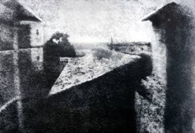 Joseph Nicéphore Niépce achieves the first photographic image.