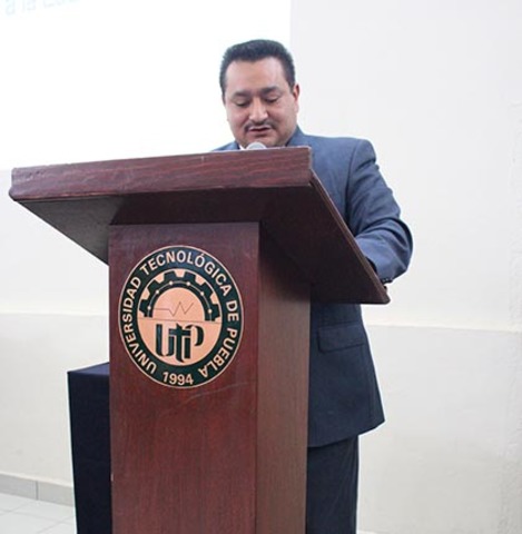 Encargado de la dirección al Mtro. Gustavo Urbano Juárez.