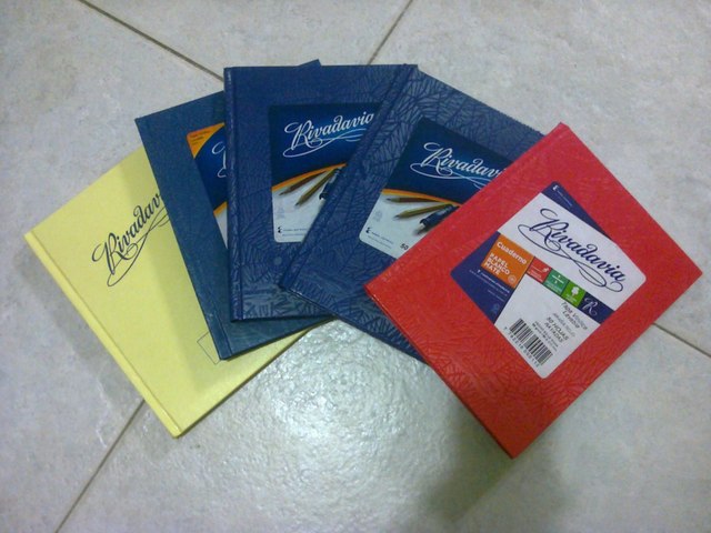 Cuadernos Rivadavia forro araña