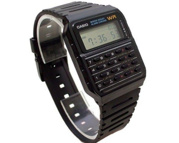 Se ponen de moda el reloj calculadora y los relojes "jueguito" Casio entre los estudiantes
