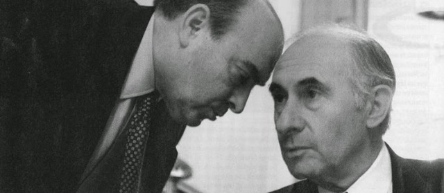 Firma del decreto 1387 que permite el "Megacanje" de deuda pública por préstamos a organismos exteriores.