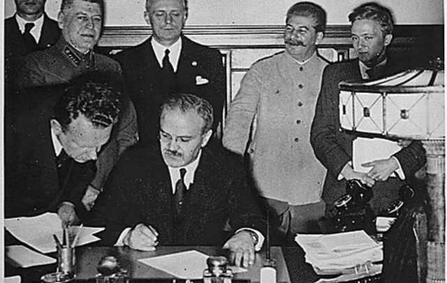 Ribbentrop/ Molotov Pact