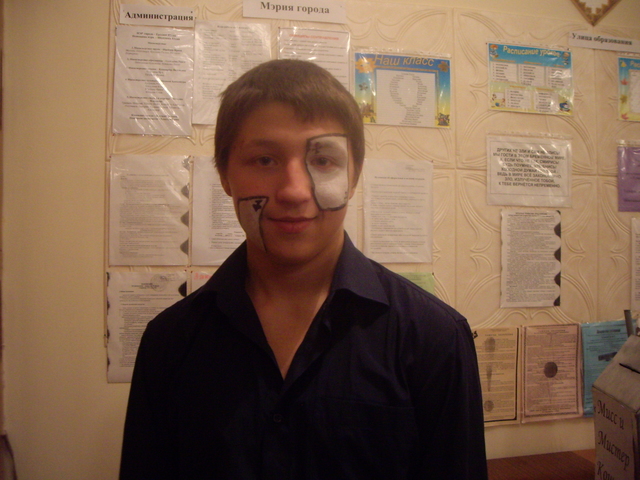 Денис - ведущий