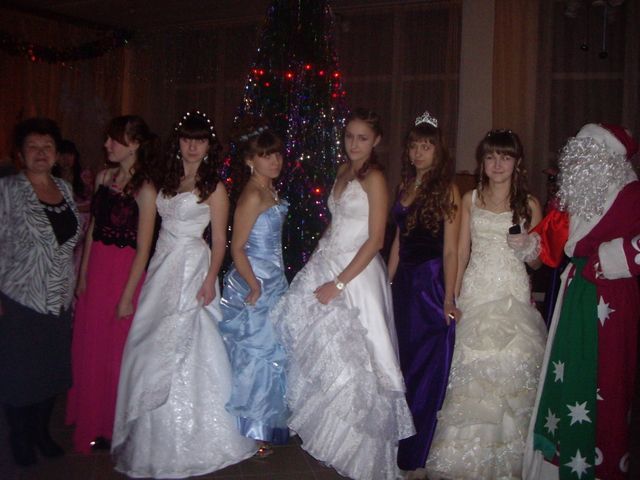 У ёлки с Дедом Морозом